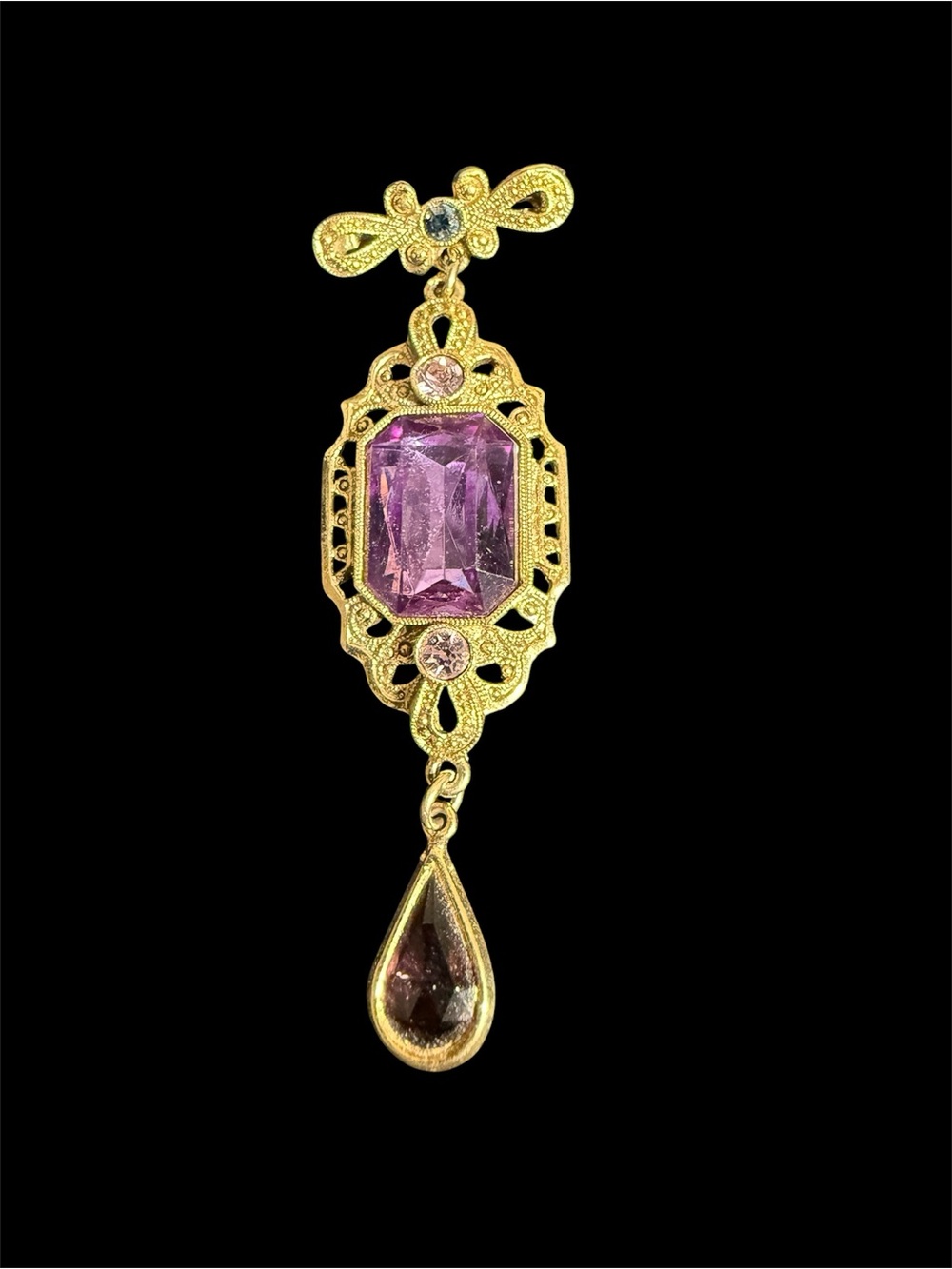 Vintage 1928 Gold-Tone Purple rhinestone brooch Women Jewelry